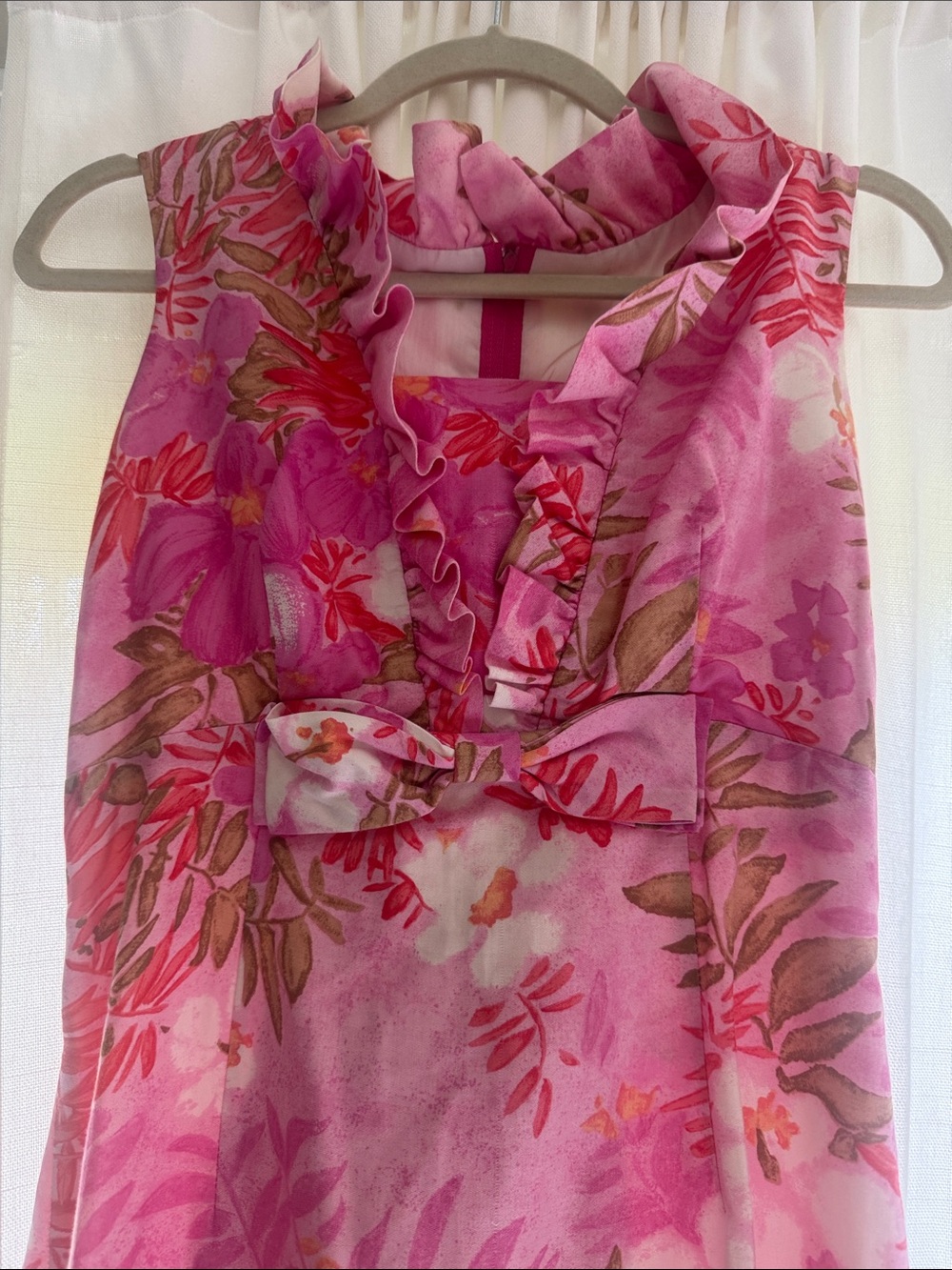 Mildred's of Hawaii

Sleeveless Pink Floral Midi Dress with Ruffle Neck